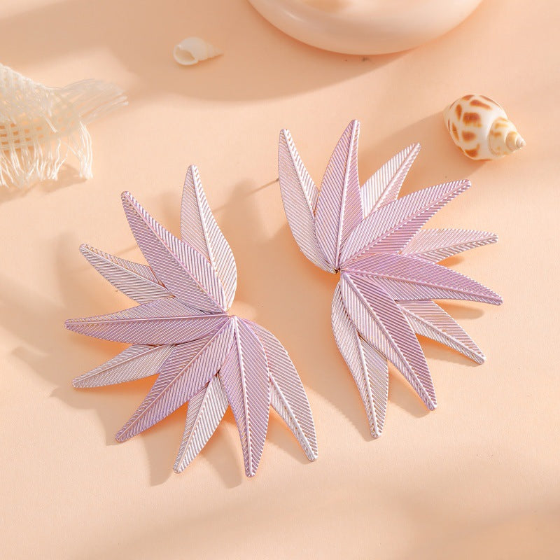 Women's earrings with intricate leaf design Nin Boutique