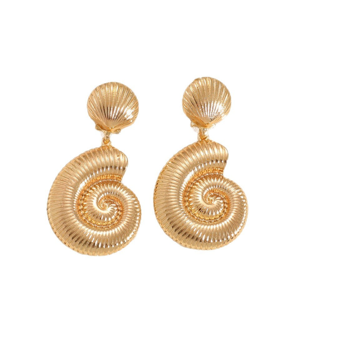 Ladies earrings in luxurious shell design Nin Boutique