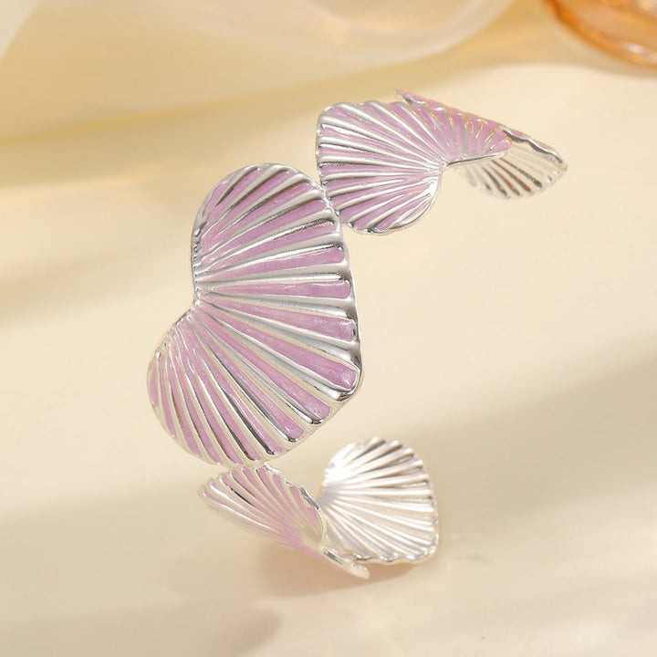 Women's bangle with elaborate shell motif Nin Boutique