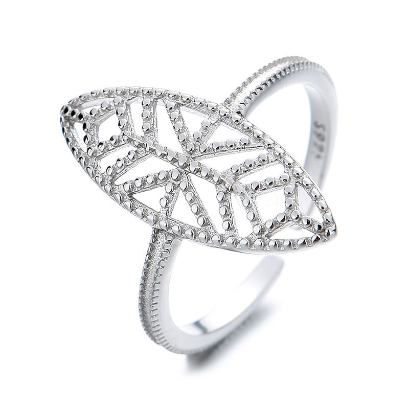 Women’s ring with exquisite leaf shape and delicate structure Nin Boutique
