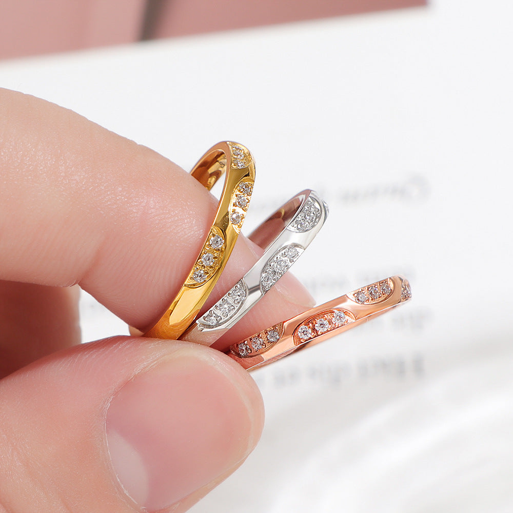 Women's delicate ring with elegant, curved details Nin Boutique