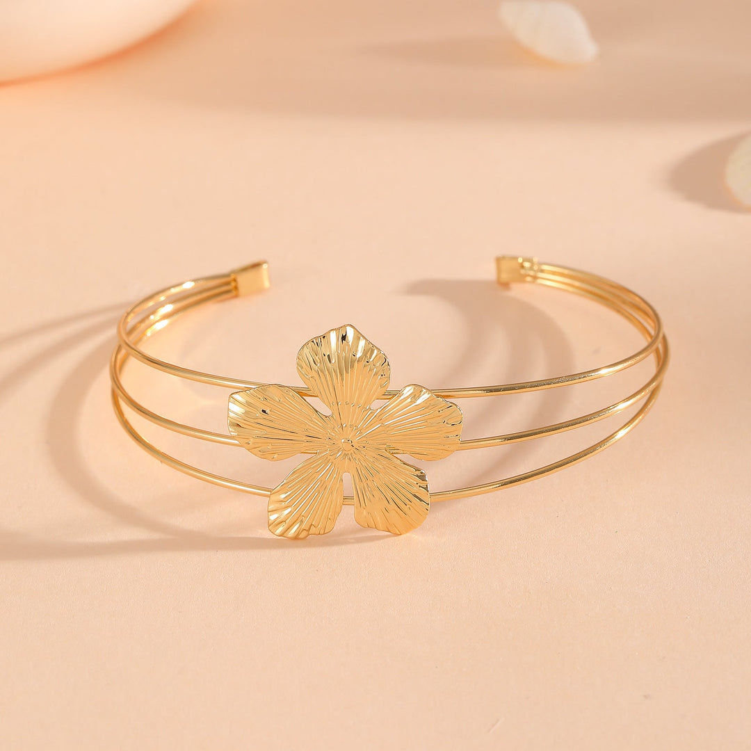 Women's bangle with elaborate bow design Nin Boutique
