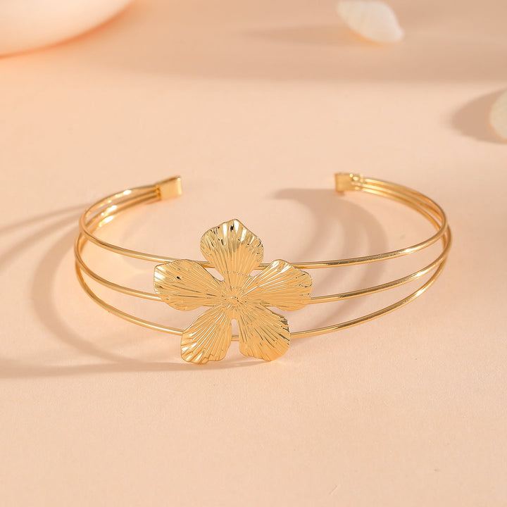 Women's bangle with elaborate bow design Nin Boutique