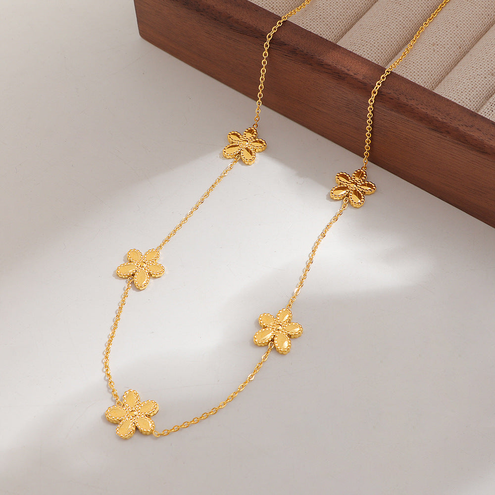 Ladies delicate anklet with filigree floral elements Nin Boutique