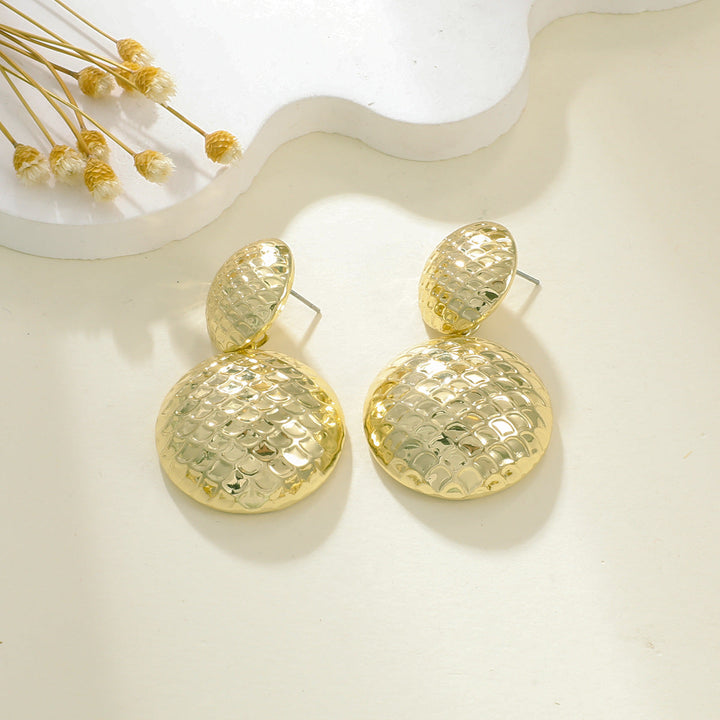 Ladies earrings in elegant relief design Nin Boutique