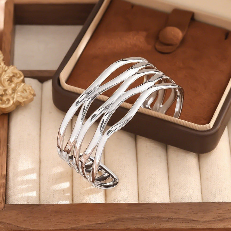 Women's Open Bangle with Elegant, Curved Design Nin Boutique 1784077121