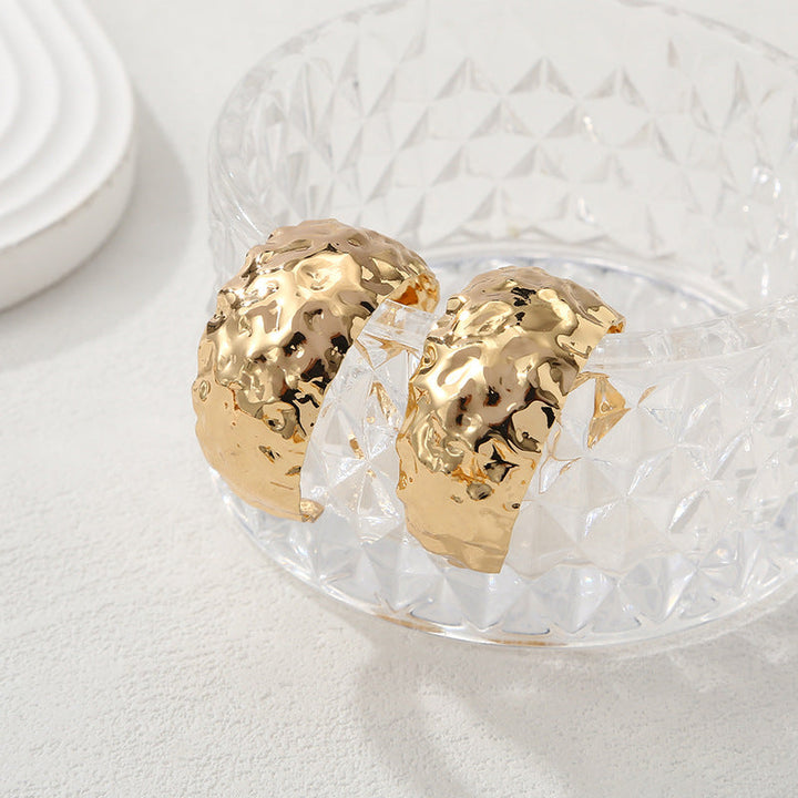 Women's bangles made of high-quality metal with an elegant wave pattern Nin Boutique