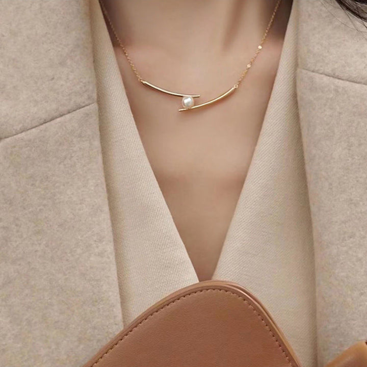 Women’s necklace with stylish minimalist design and elegant pearl Nin Boutique