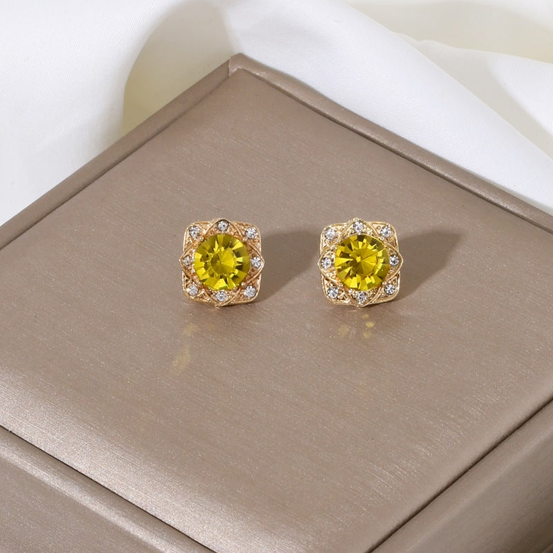 Women's adjustable vintage-inspired cocktail ring with faceted center crystal and cz halo Nin Boutique