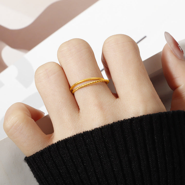 Ladies Ring with elegant curved design Nin Boutique