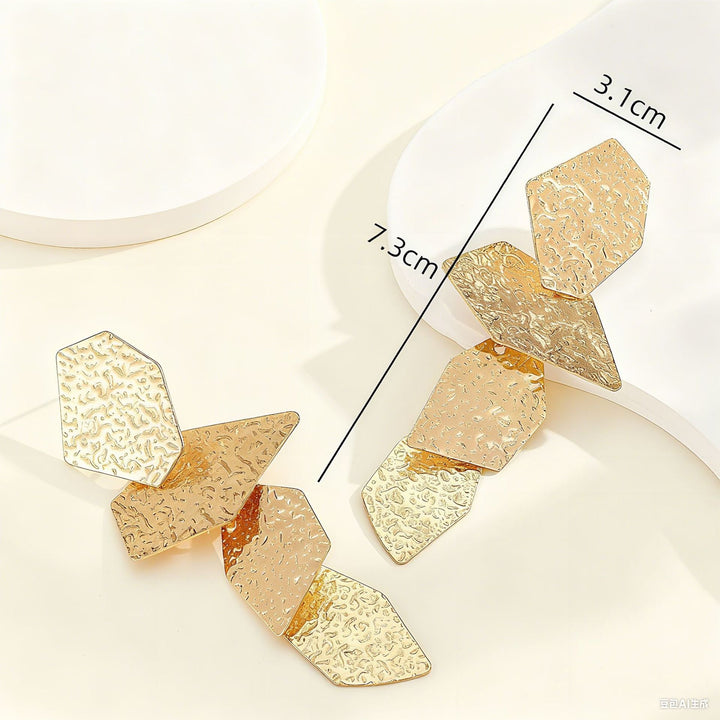 Women's earrings in modern geometric design Nin Boutique