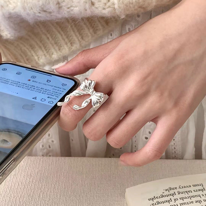 Women’s ring with playful bow design and high-quality craftsmanship Nin Boutique
