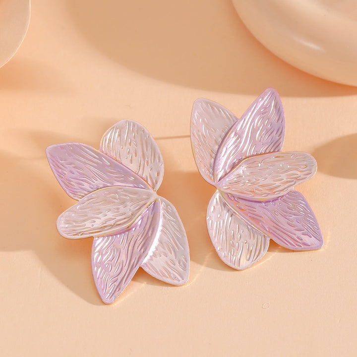 Ladies earrings with floral leaf motifs Nin Boutique