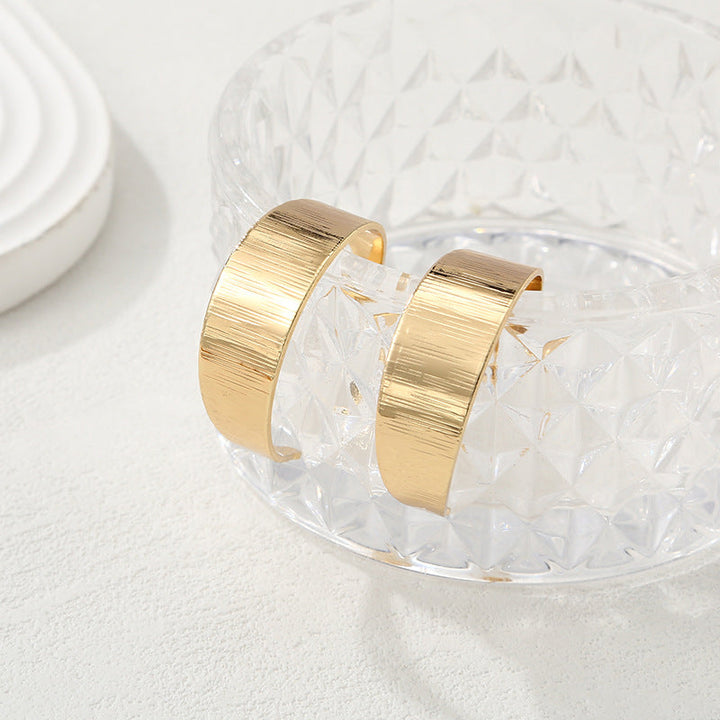 Women's bangles made of high-quality metal with an elegant wave pattern Nin Boutique