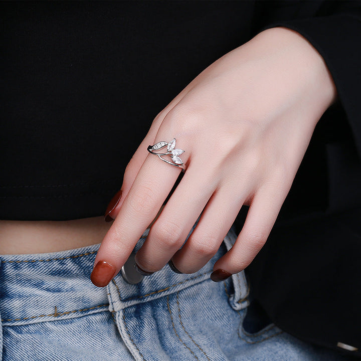 Ladies ring with floral design and sparkling zirconia Nin Boutique