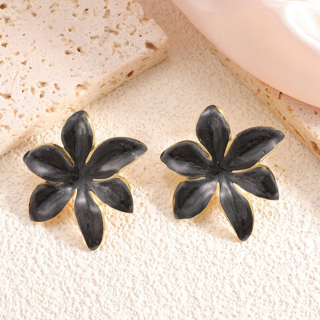 Ladies earrings with floral design and elegant gold rim Nin Boutique