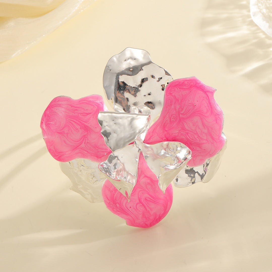 Women's flower-shaped ring made of shiny metal and high-quality epoxy resin Nin Boutique
