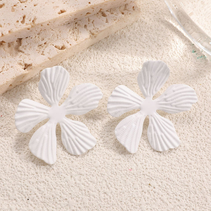 Ladies earrings in artistic floral design with pearls Nin Boutique