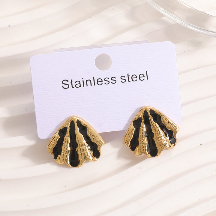 Ladies earrings in exclusive shell design Nin Boutique