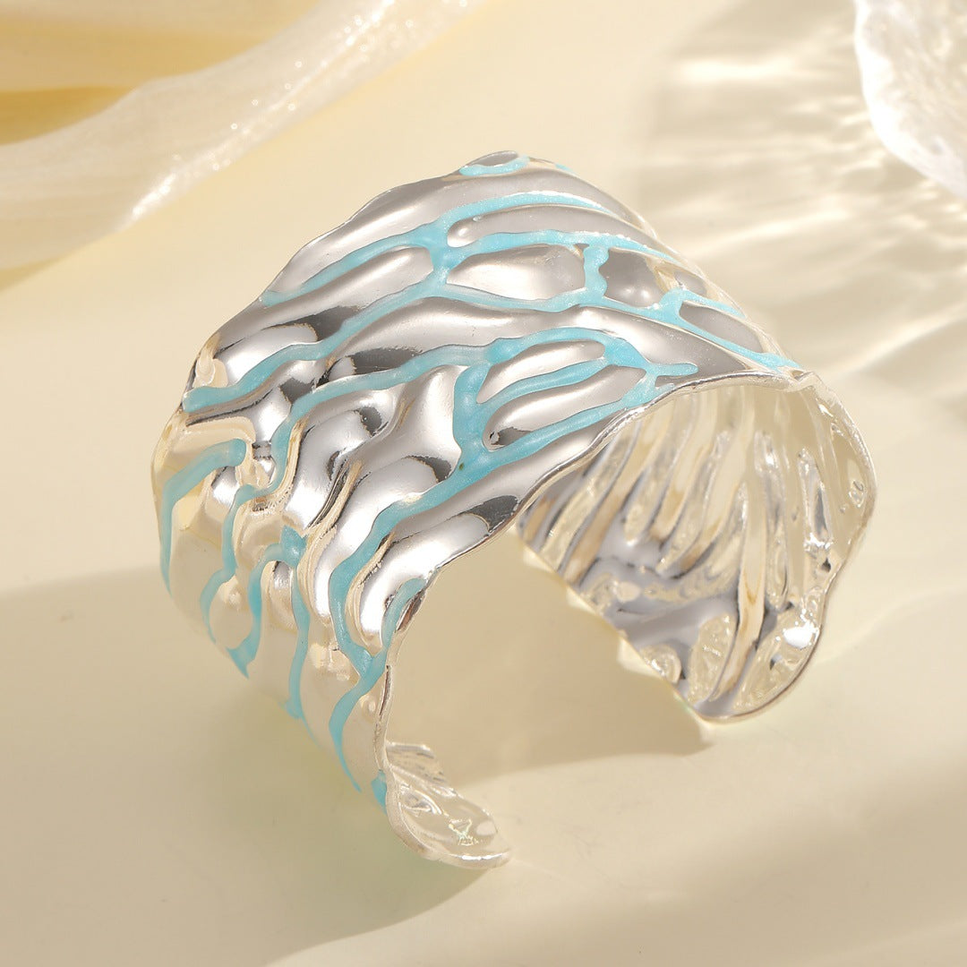 Women's Open Bangle with Artistic Wave Pattern Nin Boutique