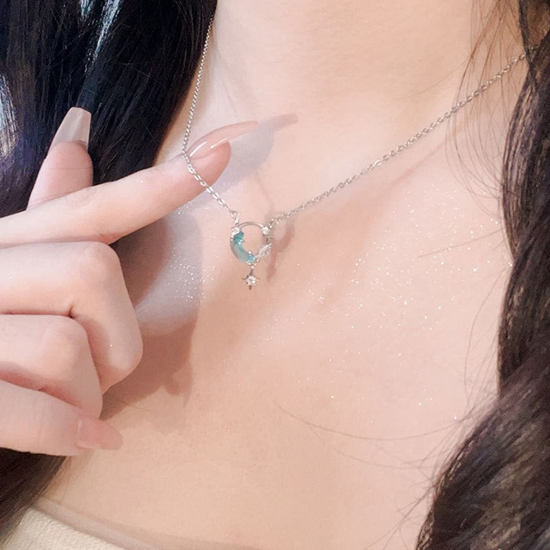 Women’s necklace with moon-shaped design Nin Boutique