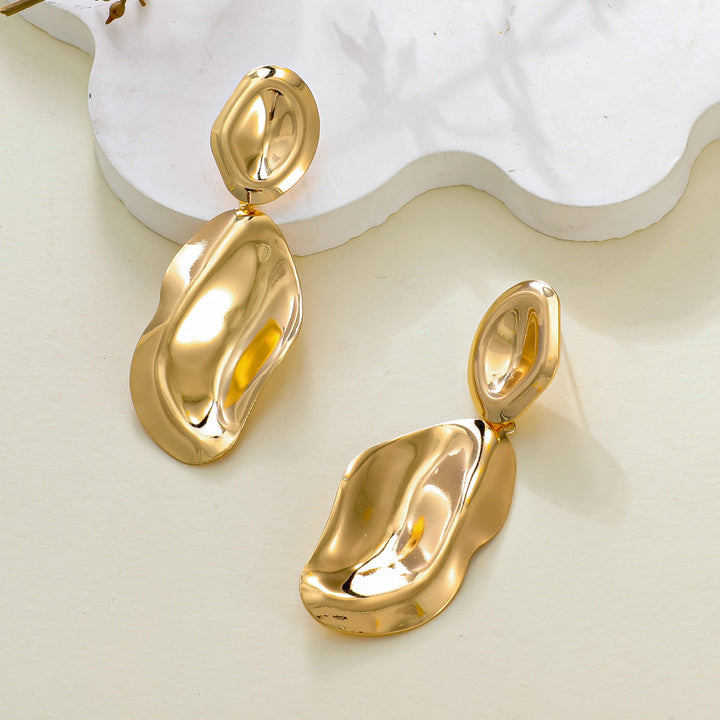 Women’s earrings in modern, sculptural design Nin Boutique