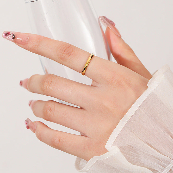 Women's stylish ring with faceted design Nin Boutique