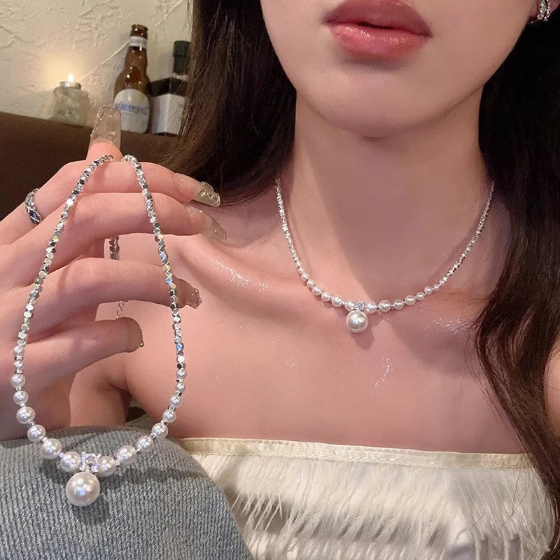 Women's necklace with shimmering pearls and sparkling details Nin Boutique
