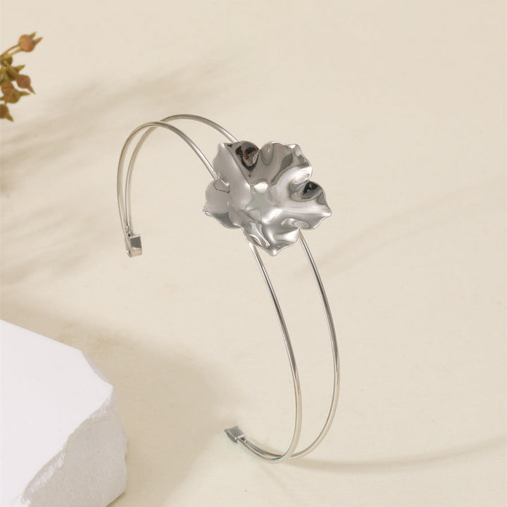 Women’s bracelet with elaborate leaf motif Nin Boutique