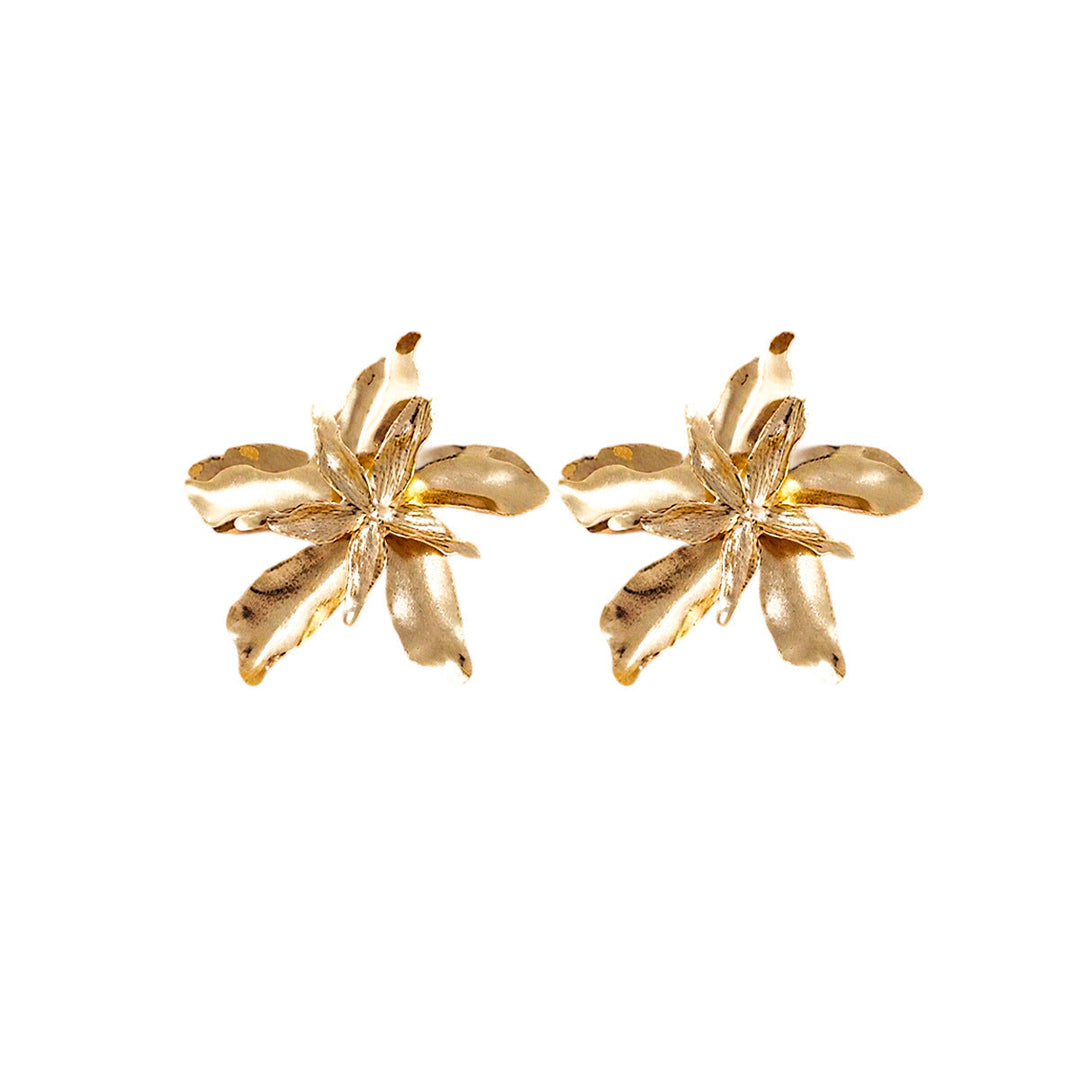 Ladies earrings in an artistic flower design Nin Boutique