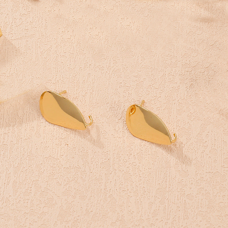 Women's earrings with modern, geometric triangle design Nin Boutique