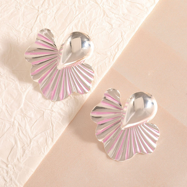 Women's earrings in elegant leaf design with intricate details Nin Boutique