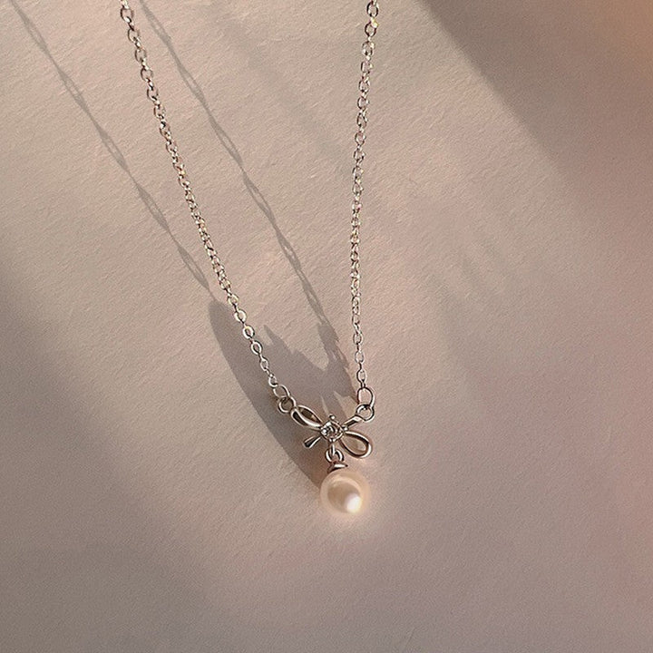 Women's necklace with playful bow and pearl pendant Nin Boutique