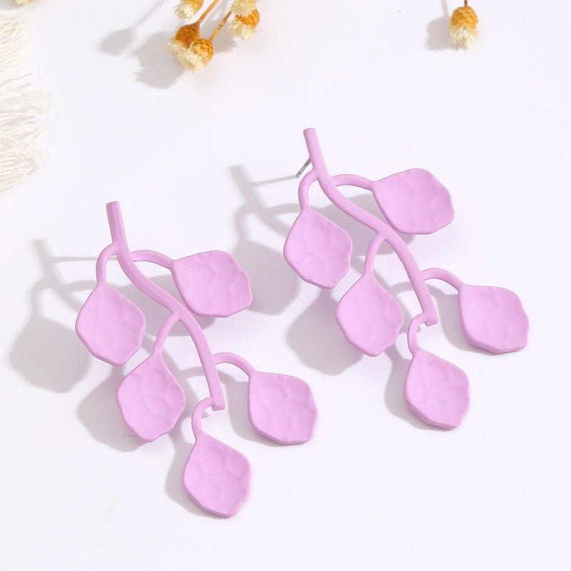 Women’s earrings in modern leaf design Nin Boutique