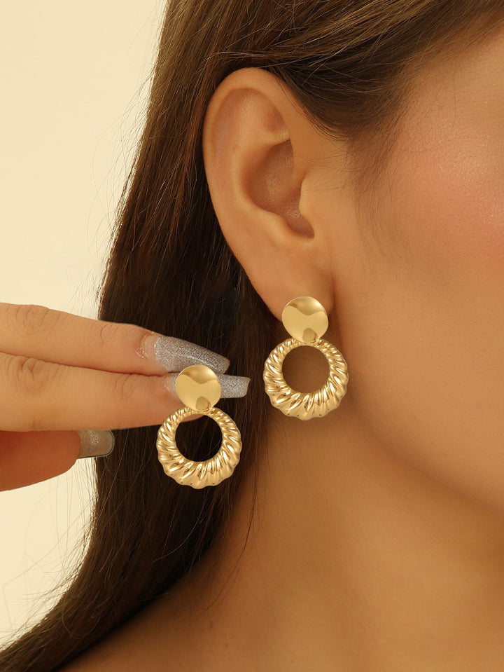 Women's earrings in a modern, geometric design Nin Boutique