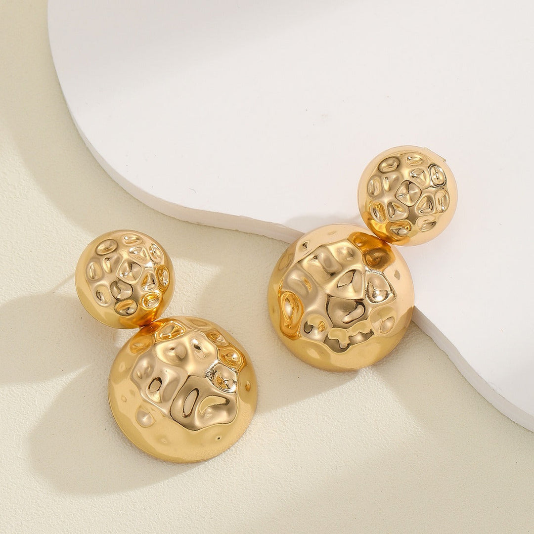 Women earrings in modern sculptural design Nin Boutique