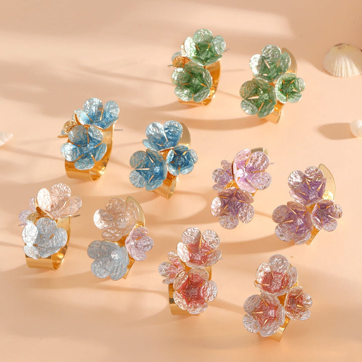 Women's stud earrings in modern floral pattern Nin Boutique