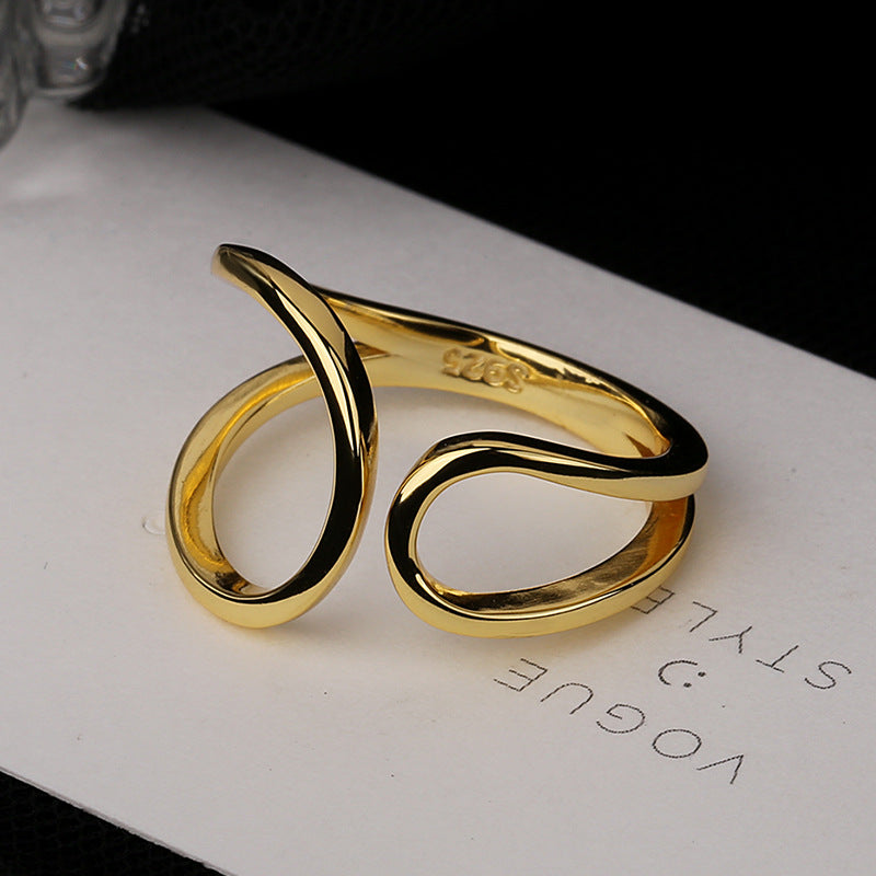 Ladies Ring with elegant curved design Nin Boutique