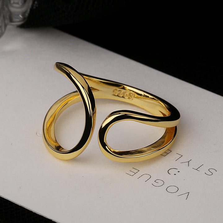 Ladies Ring with elegant curved design Nin Boutique