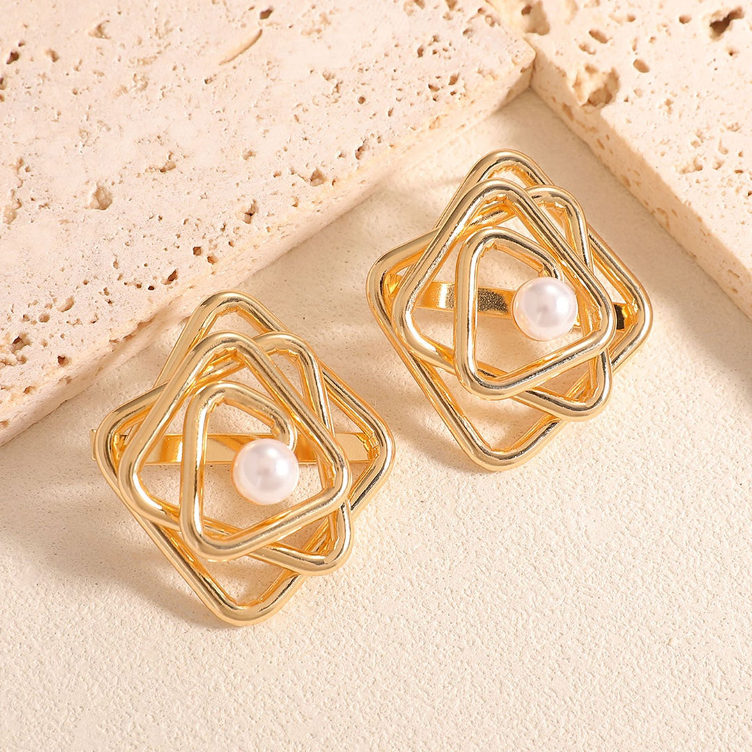 Women's Pearl and Metal Design Earrings Nin Boutique