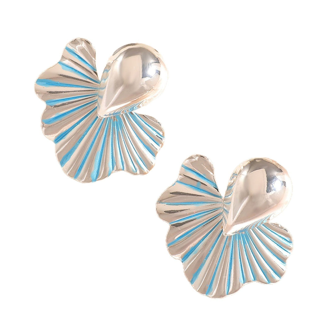 Women's earrings in elegant leaf design with intricate details Nin Boutique