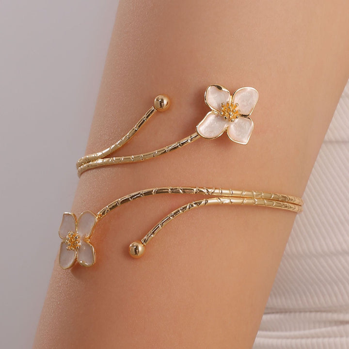 Women's bangle with magnificent floral design Nin Boutique