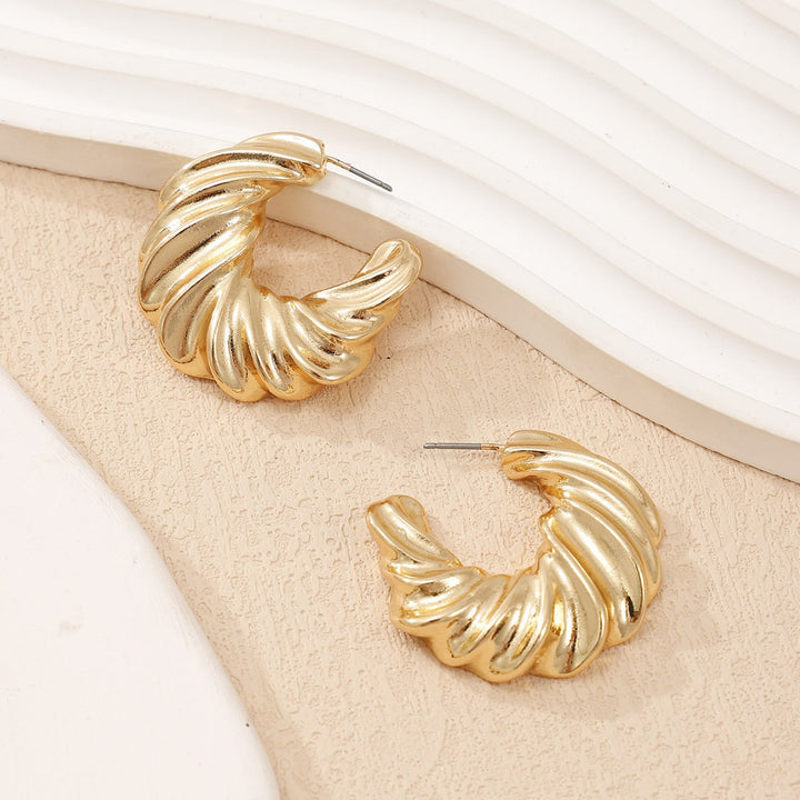 Women's earrings with stylish, twisted design Nin Boutique