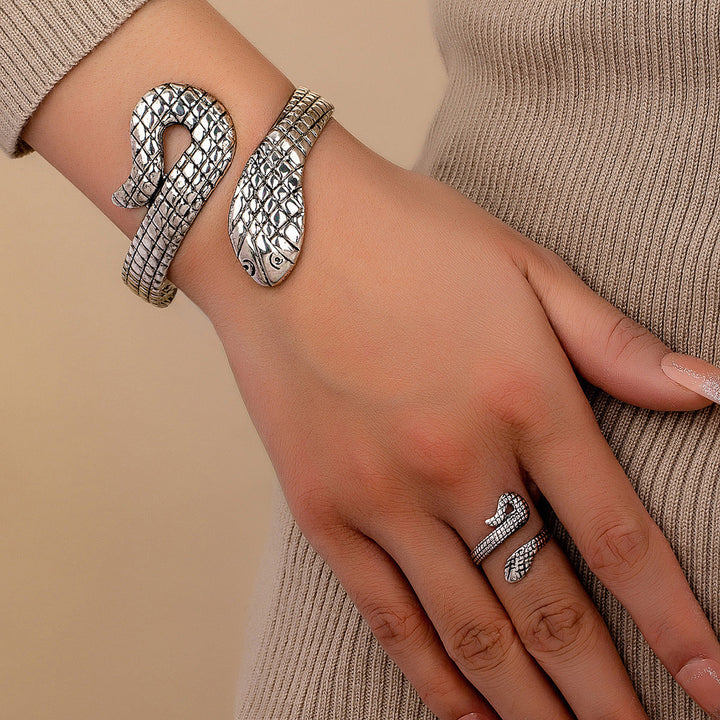Ladies bracelet and ring in elegant snake design Nin Boutique