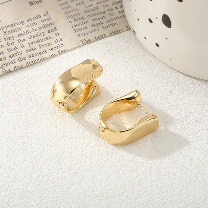 Women's earrings with elegant, curved design Nin Boutique