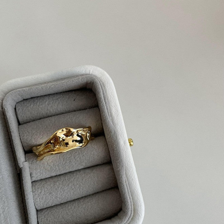 Ladies modern designed ring with creative wave pattern Nin Boutique