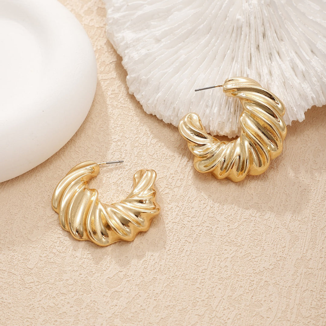Women's earrings with stylish, twisted design Nin Boutique