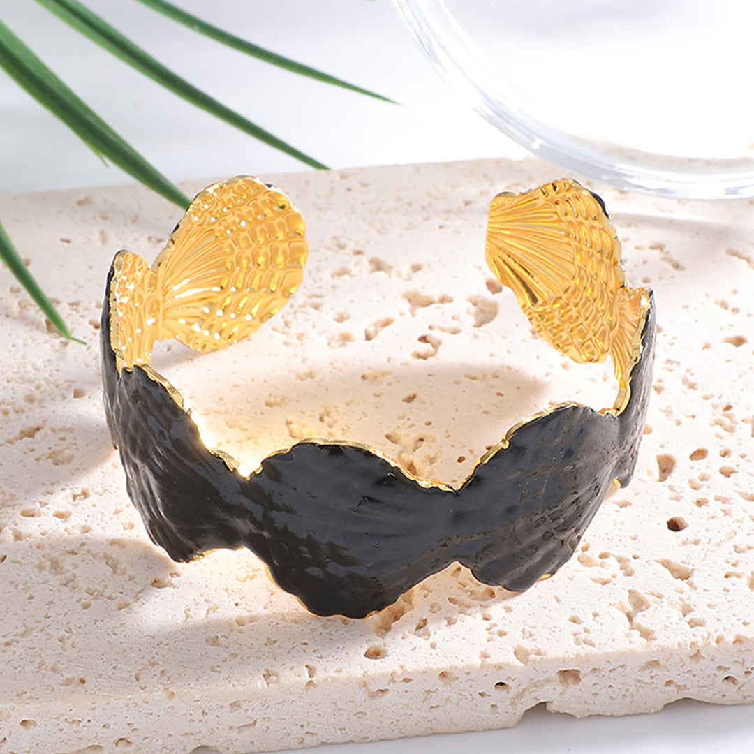 Ladies Elegant Shell Bracelet made of fine metal and epoxy resin Nin Boutique
