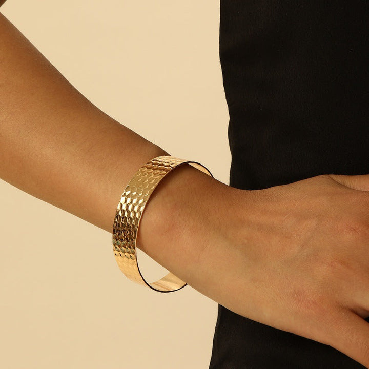 Women's Open Cuff Bracelet with Elegant Curved Design Nin Boutique