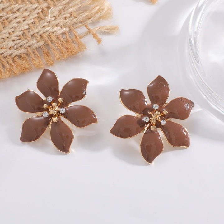 Women's earrings with intricate floral pattern and sparkling accents Nin Boutique